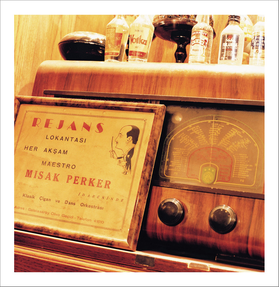 I pera 26 - Photographs with the interview subtitles in Pera (Beyoglu) in Istanbul 80 x 100 cm