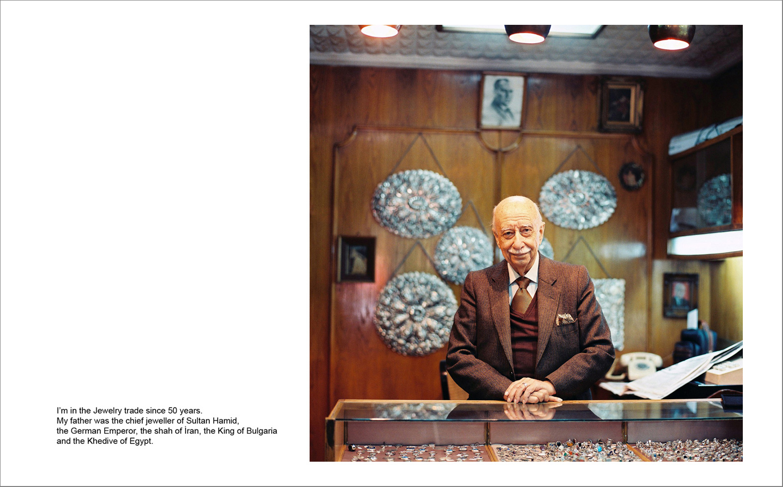 I pera 29 - Photographs with the interview subtitles in Pera (Beyoglu) in Istanbul 80 x 100 cm