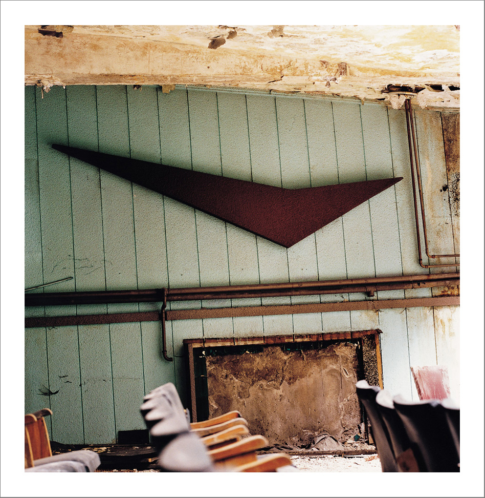 I pera 32 - Photographs with the interview subtitles in Pera (Beyoglu) in Istanbul 80 x 100 cm