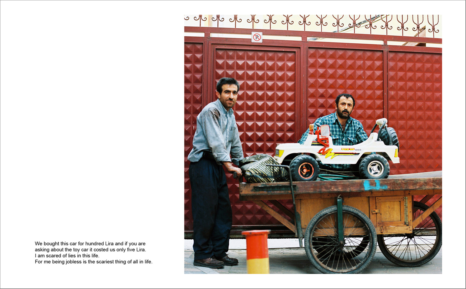 I pera 44 - Photographs with the interview subtitles in Pera (Beyoglu) in Istanbul 80 x 100 cm