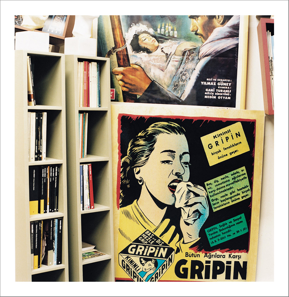 I pera 52 - Photographs with the interview subtitles in Pera (Beyoglu) in Istanbul 80 x 100 cm