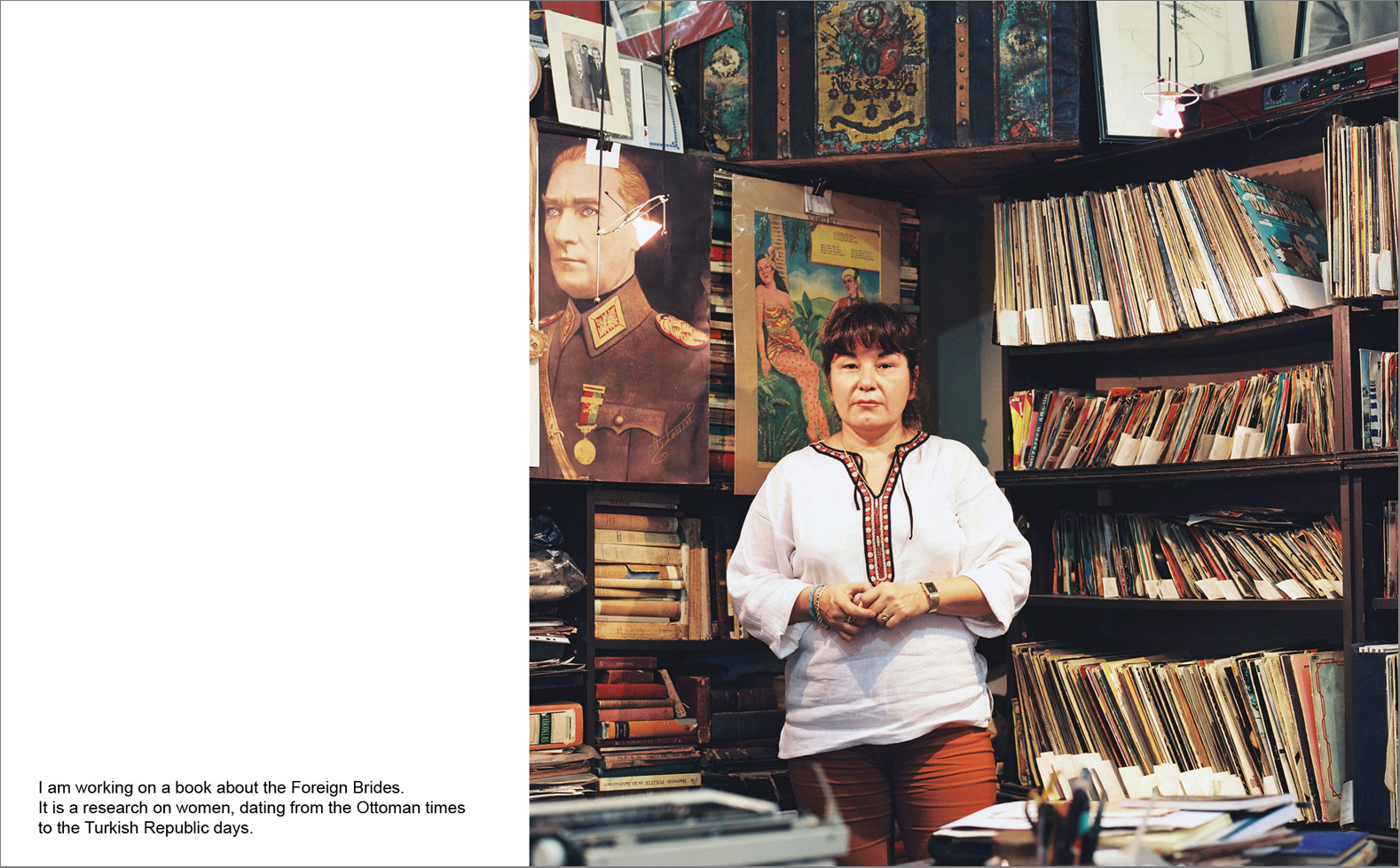 I pera 56 - Photographs with the interview subtitles in Pera (Beyoglu) in Istanbul 80 x 100 cm