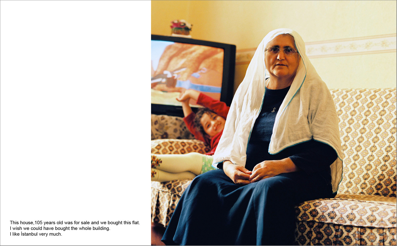 I pera 57 - Photographs with the interview subtitles in Pera (Beyoglu) in Istanbul 80 x 100 cm