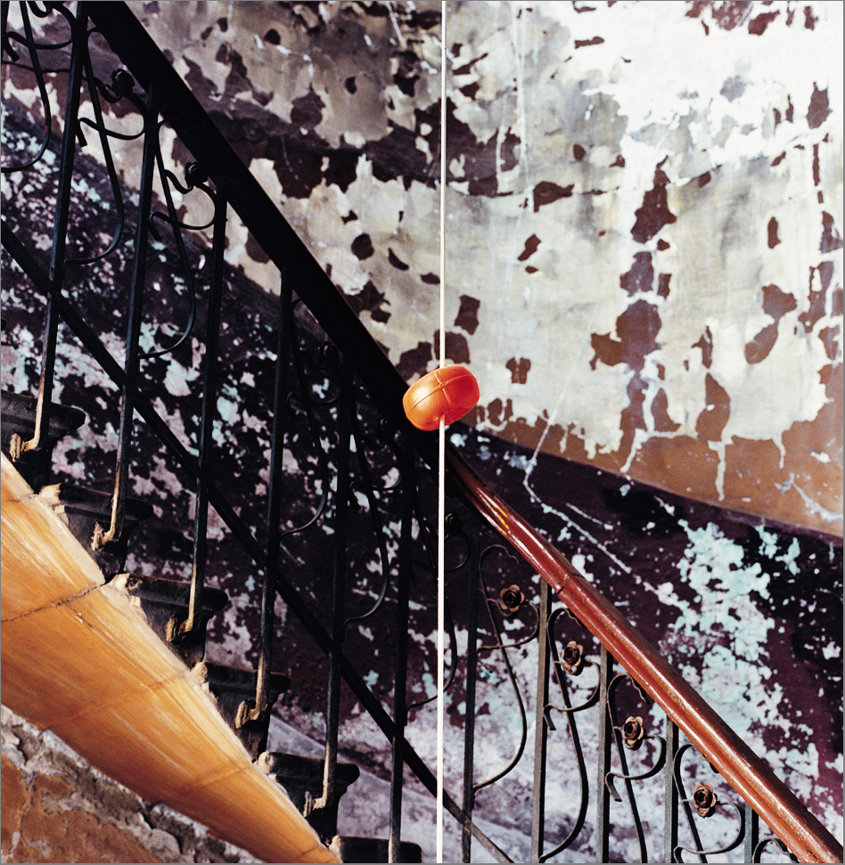 I pera 58 - Photographs with the interview subtitles in Pera (Beyoglu) in Istanbul 80 x 100 cm