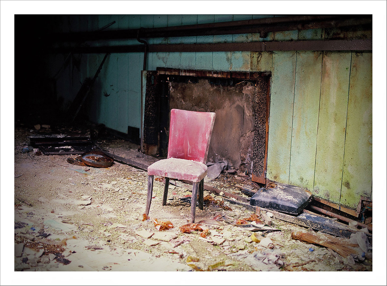 13 x 15 cm Postcard Size Prints compiled in a Box